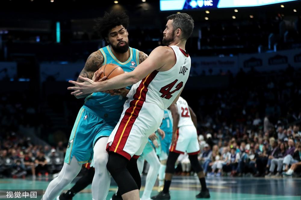 在攻防两端 在攻防两端